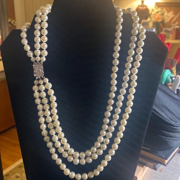 JBK (Jacqueline Kennedy) three strand faux pearl necklace - Picture 1 of 4